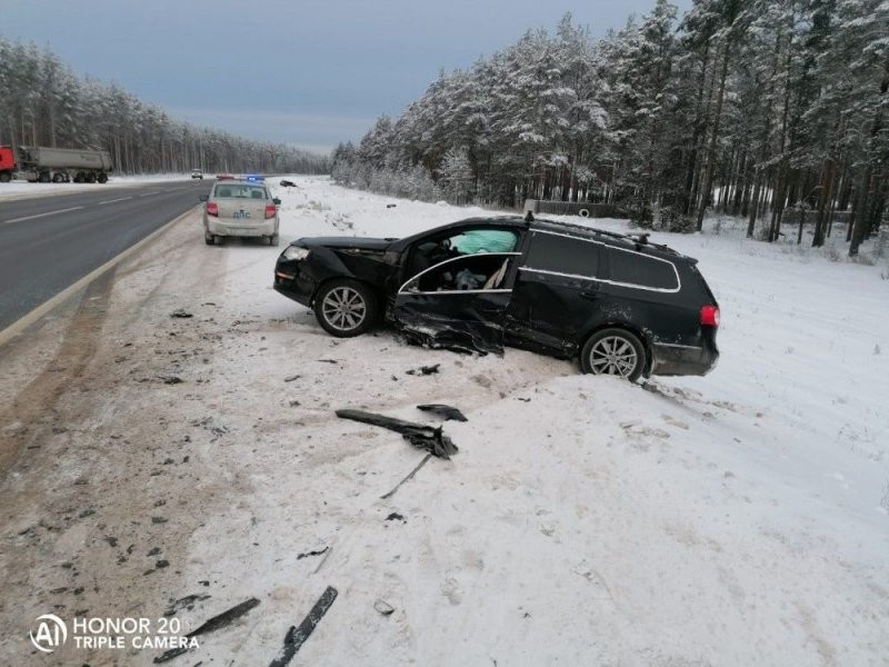 Авария дня. Три автомобиля столкнулись на трассе в Вологодской области