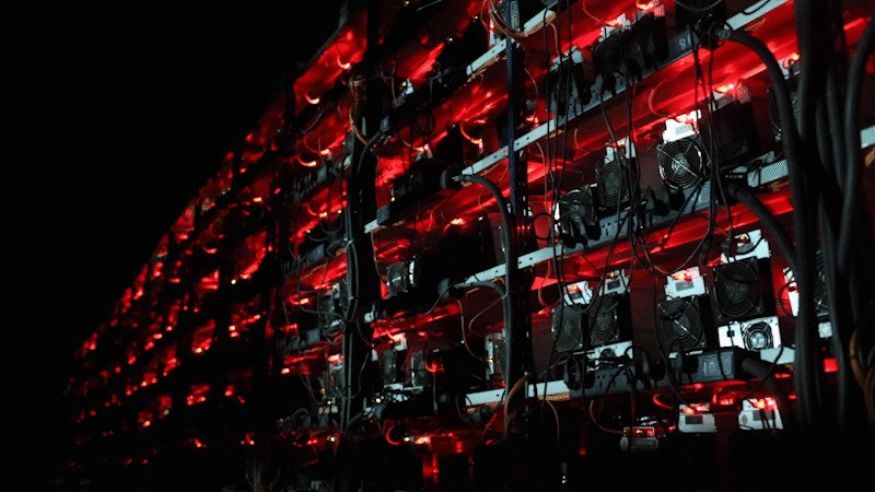 Крипто-майнинговые установки на Норильском объекте. BitCluster имеет 5000 буровых установок на своей ферме.
