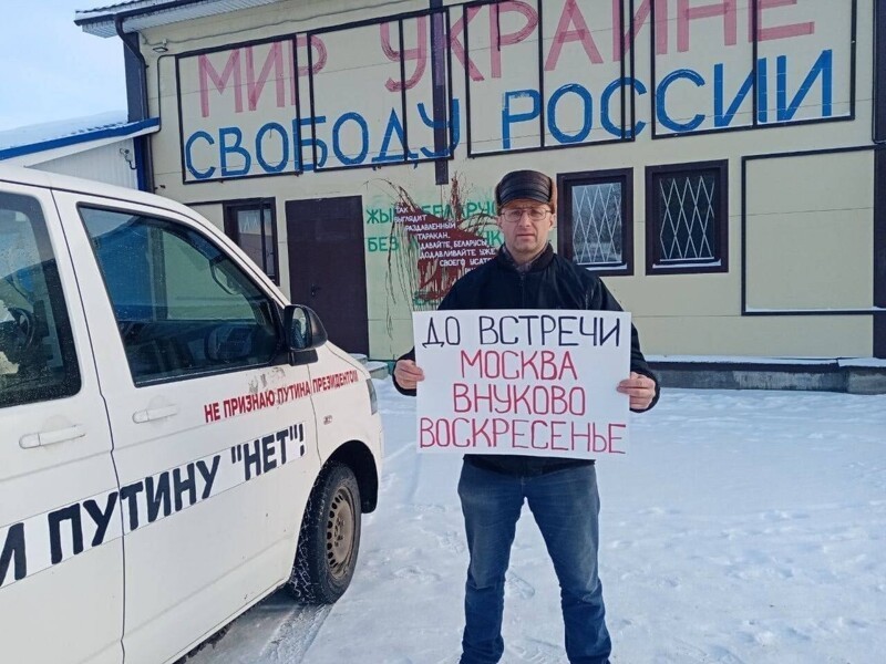 Первый пошёл! Автомобиль собиравшегося ехать на встречу Навального в Москву координатора «Открытки» в Ленинградской области задержали силовики.