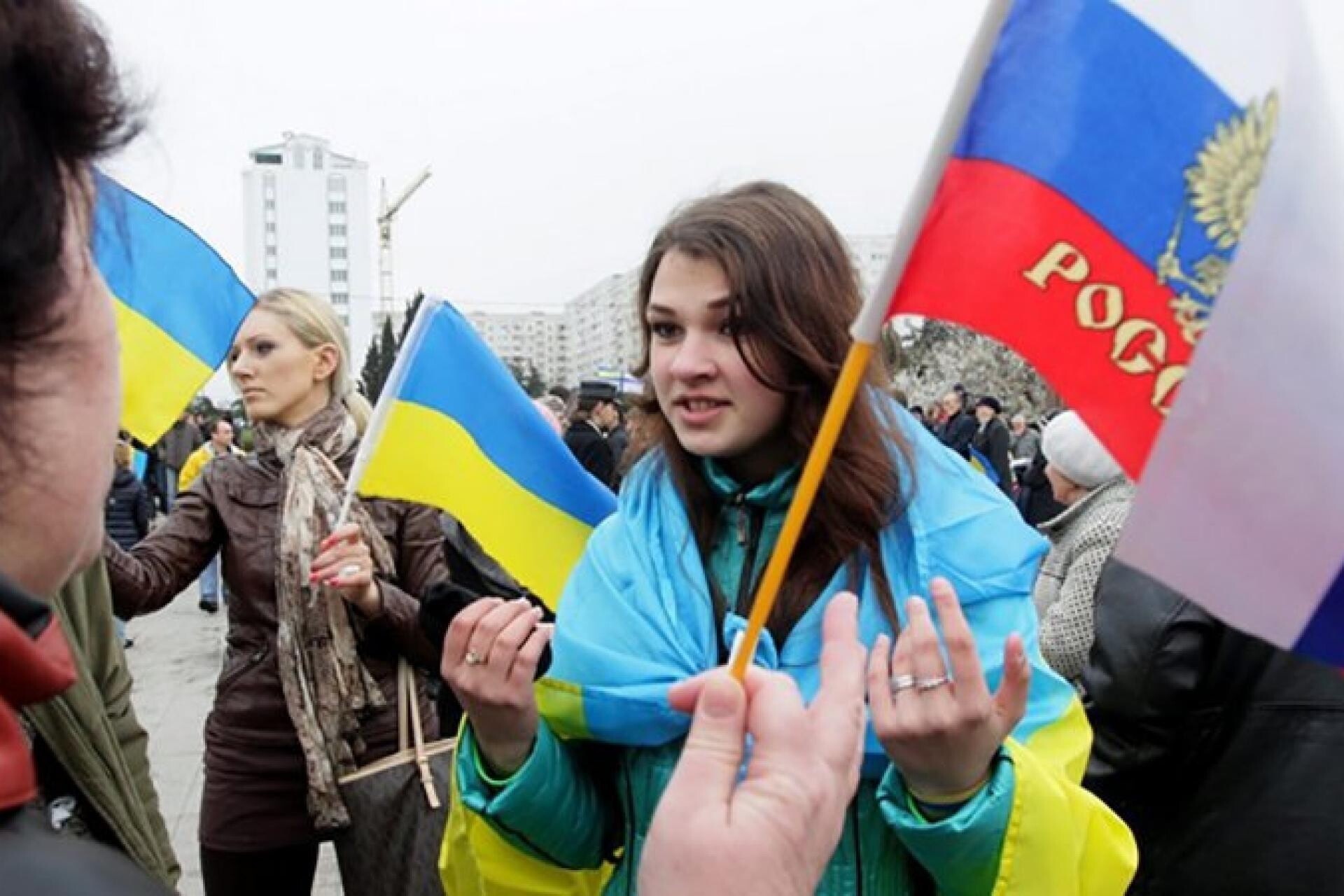 Хороо. Россия против Украины. Россияне и украинцы. Украинцы с флагом. Русско-украинские отношения.