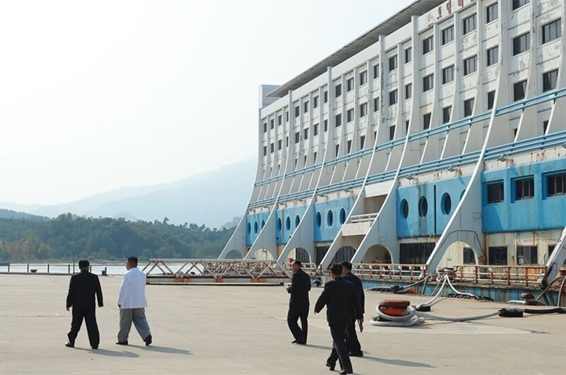 Как плавучий отель из Австралии оказался в Северной Корее
