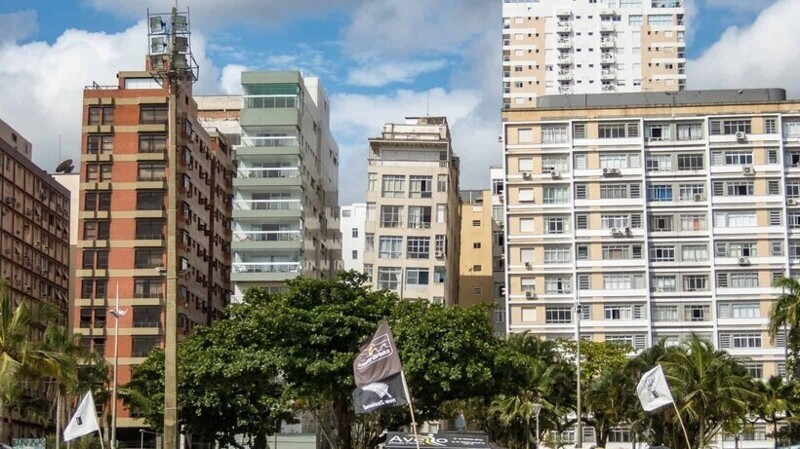 Почему в Бразилии дома стоят под наклоном
