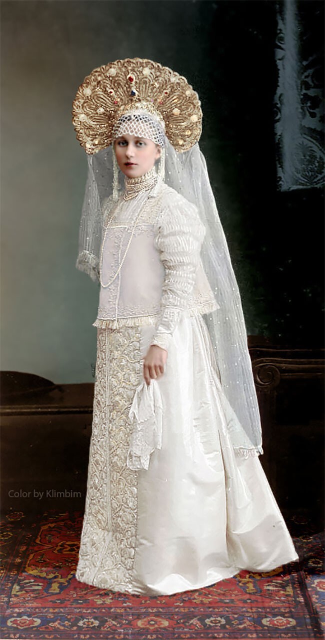 Одна из участниц костюмированного бала 1903 года