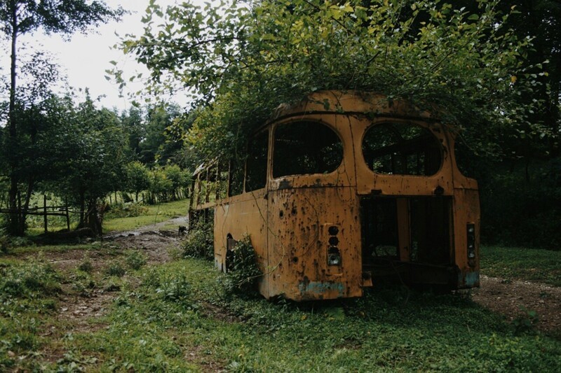 Зеленый автобус в Гаграх