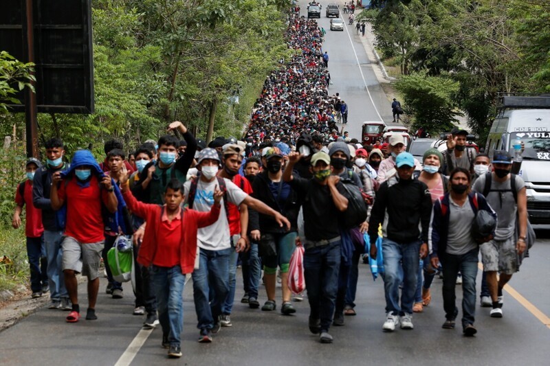 Мигранты из Гондураса отправились в США и надеются на теплый прием Байдена