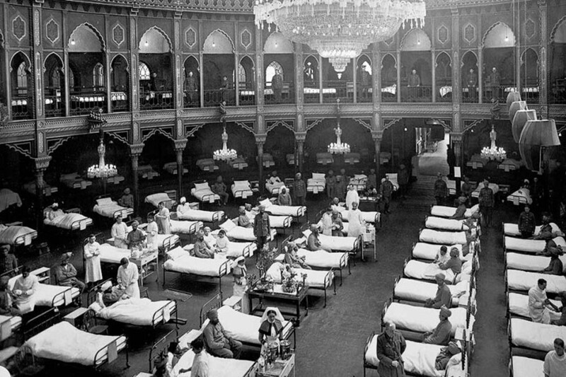 1914 год Брайтон, Великобритания. Во время Первой мировой войны в Королевском павильоне разместили госпиталь для индийских солдат. На фото лишь часть из 689 коек