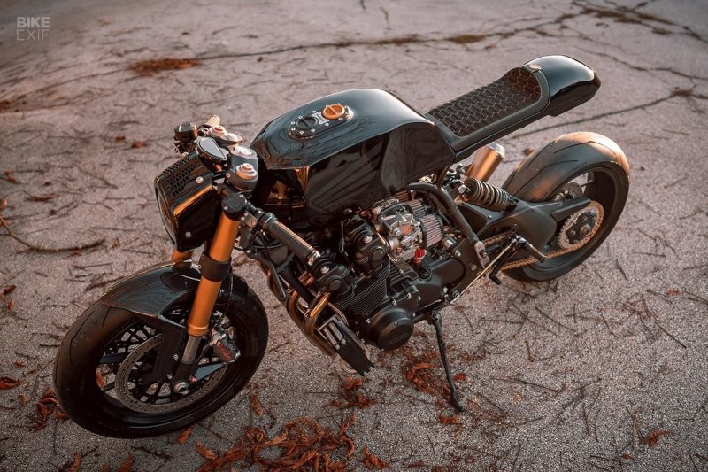 Черный лебедь: Honda CB900 с деталями от Ducati