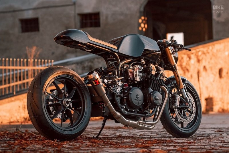 Черный лебедь: Honda CB900 с деталями от Ducati