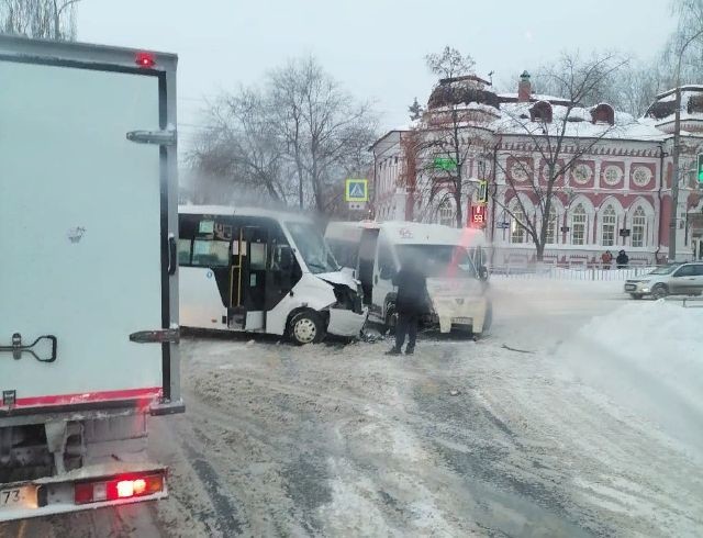 Авария дня. ДТП с маршрутками в Ульяновске