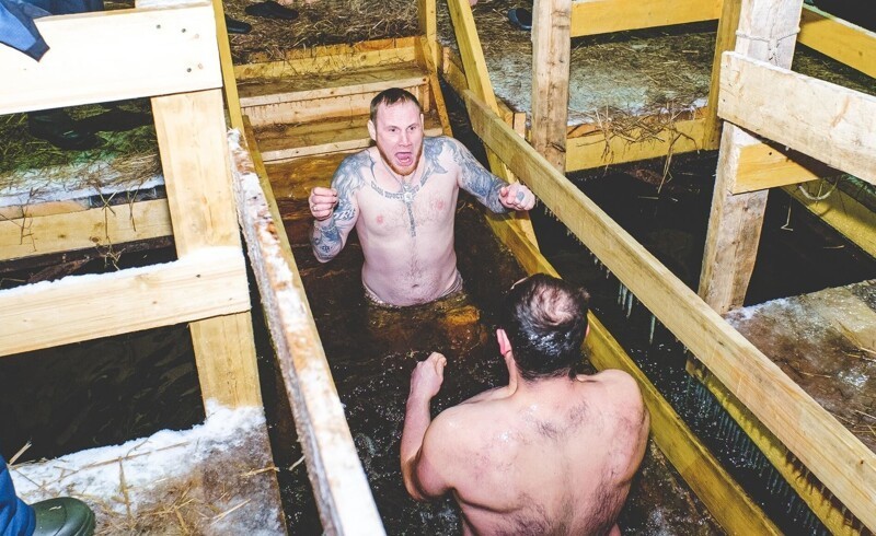 Служитель православной церкви назвал купание в Крещение маргинальным обычаем