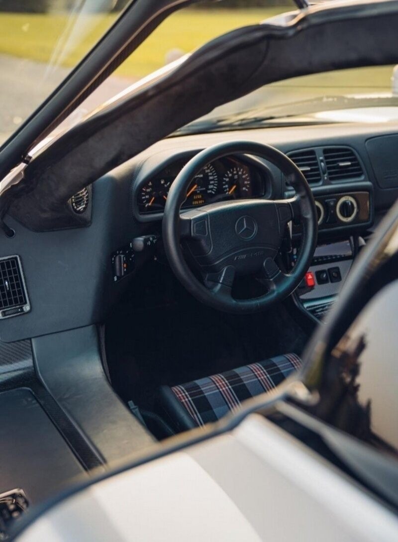 Mercedes-Benz CLK GTR – гоночный болид для дорог общего пользования