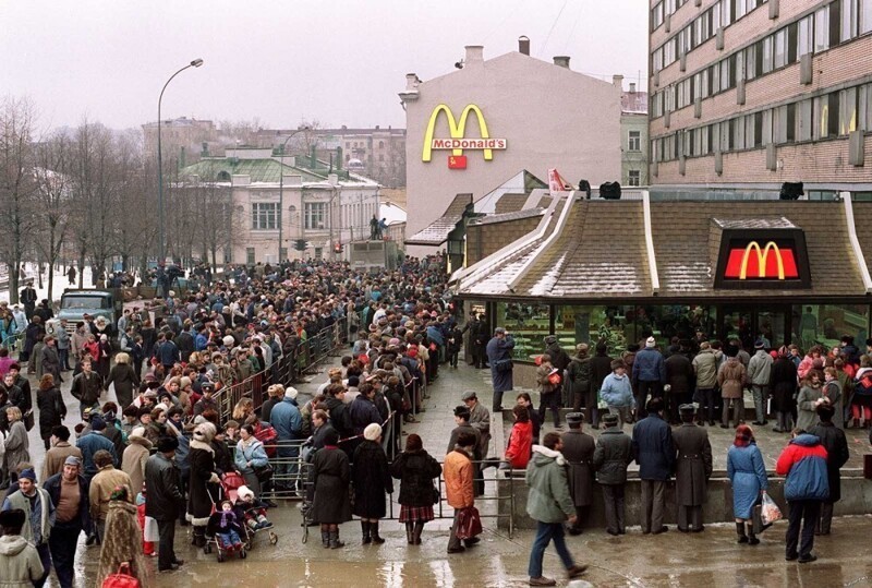 Первый Макдональдс в Москве, который свел с ума город, 1990 г