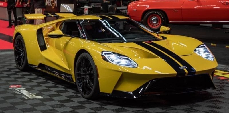 9. Ford GT 2018 года продан за $880,000 (96 750 000 руб.).