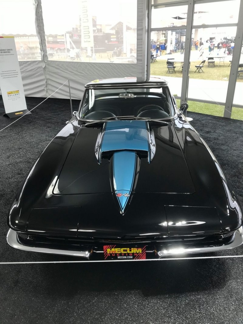 2. Chevrolet Corvette L88 Roadster 1967 года продан за $2,500,000 (189 100 000 руб.).