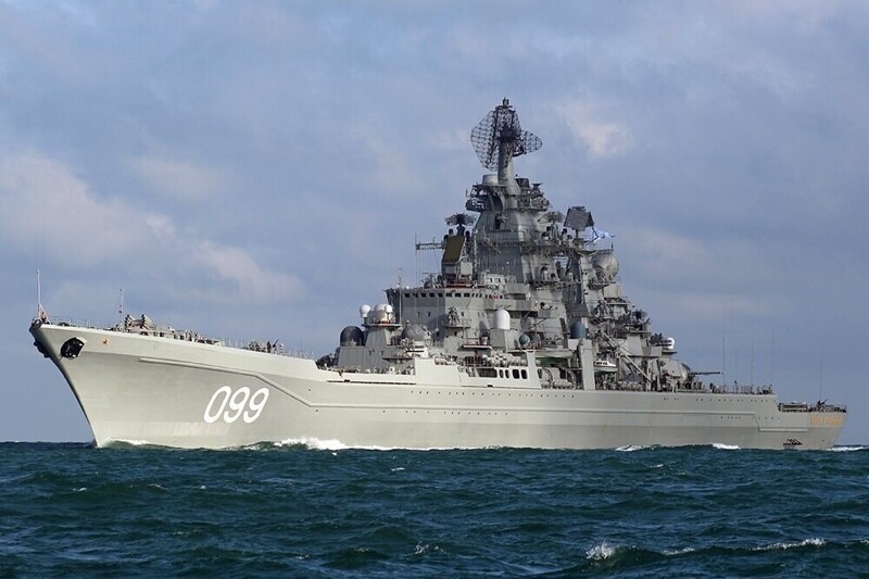 Яхта Шойгу. Длина 251 метр, стоимость 462 млрд рублей. А могли бы пенсионерам раздать