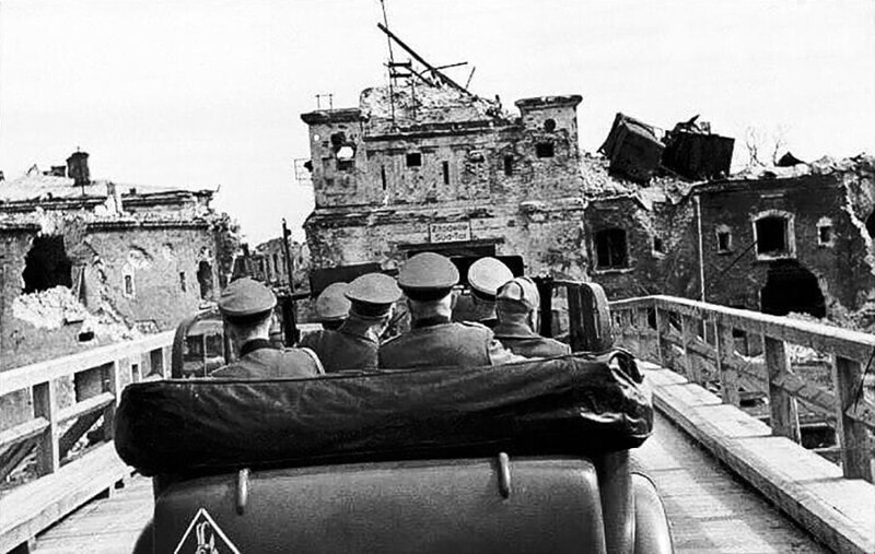 Гитлер и Муссолини на осмотре Брестской крепости, 1941 год