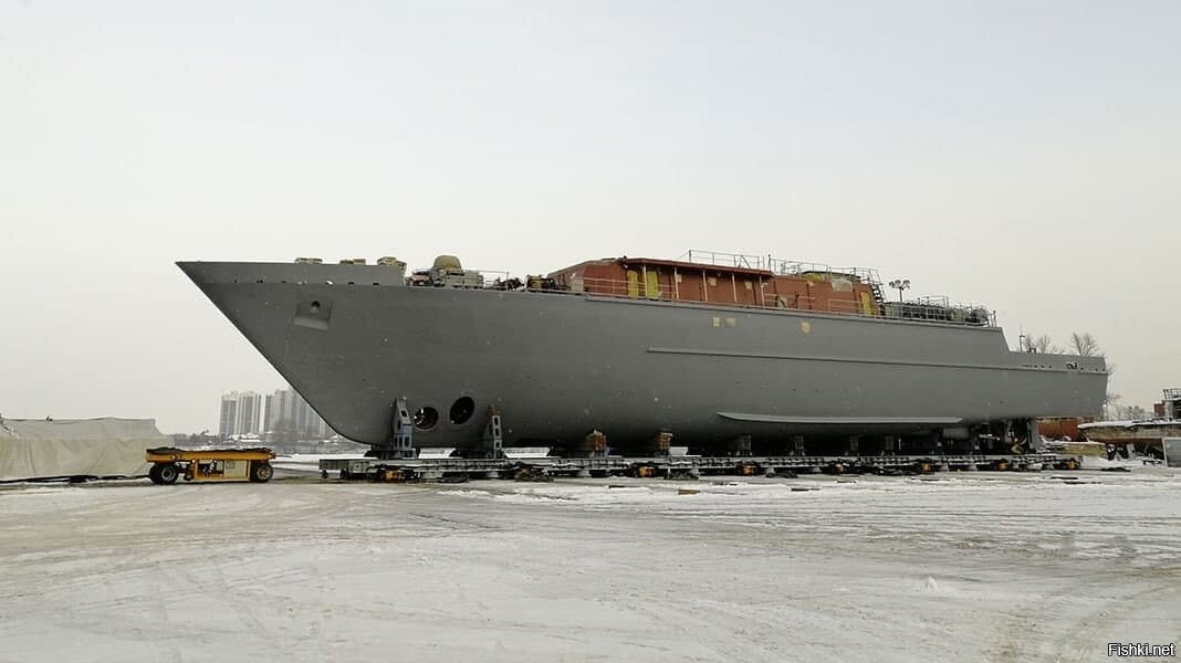 Корабль противоминной обороны "Пётр Ильичёв" проекта 12700 вывели из цеха СНСЗ