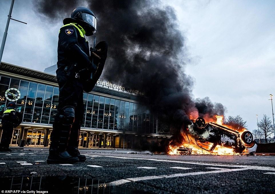 В Европе бушуют протесты против карантинных мер: фото с места событий