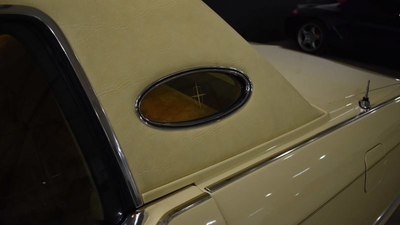 Пара Lincoln Continentals 1979 года без пробега уйдет с молотка