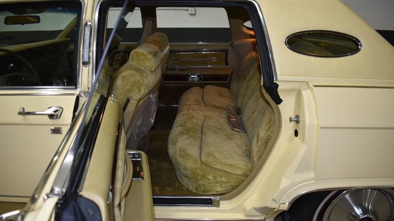 Пара Lincoln Continentals 1979 года без пробега уйдет с молотка