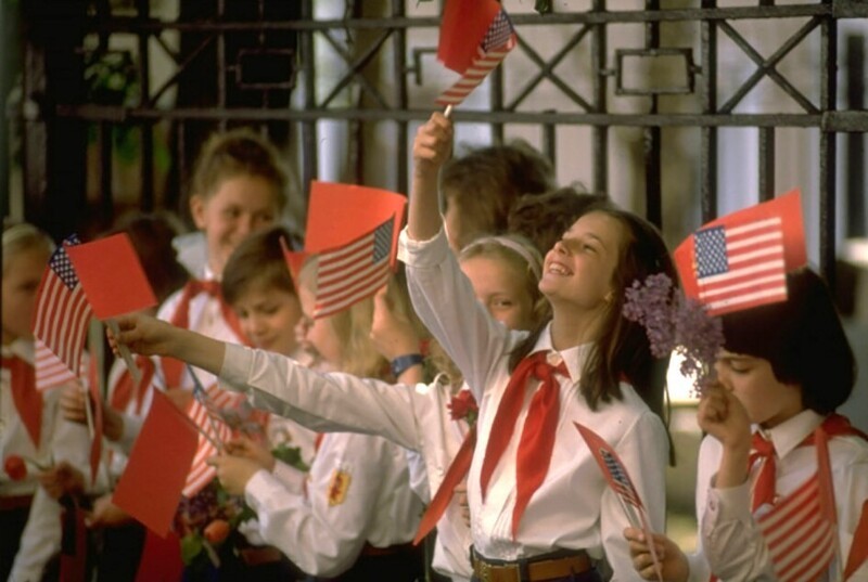 Пионеры приветствуют Нэнси Рейган в школе № 1254. Москва. 30 мая 1988 года