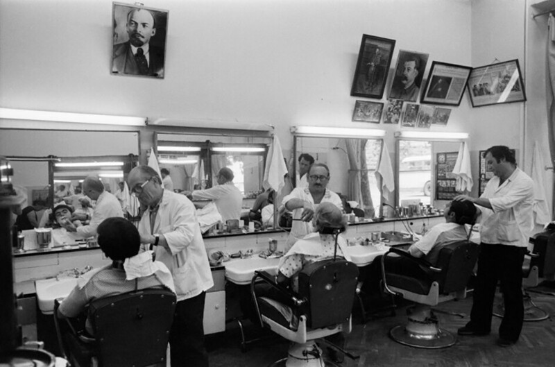 Мужской зал парикмахерской, Тбилиси, 1978 год