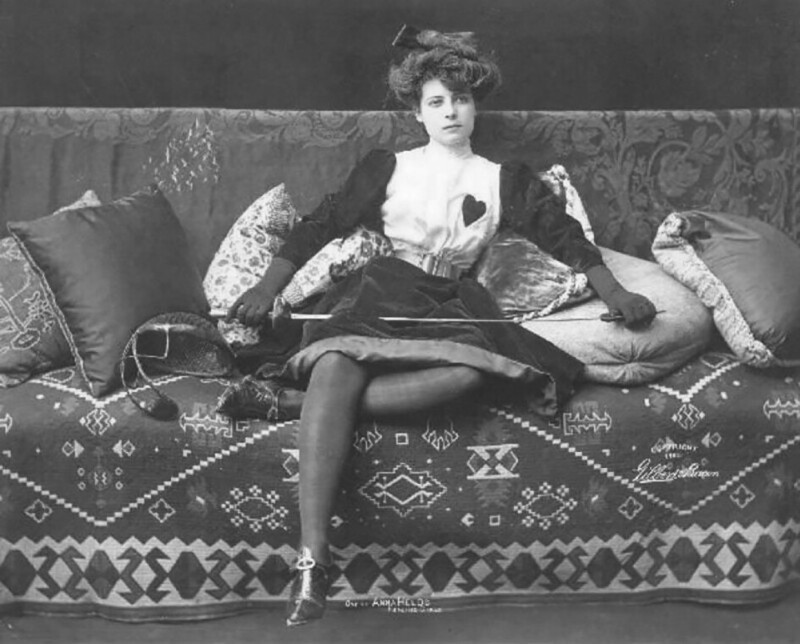 Фехтовальщица, 1902 год