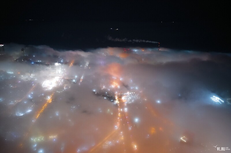 Ночной туман окутал Владивосток