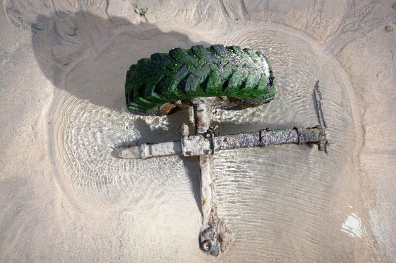 Land Rover «выглянул» из песка через 31 год после того, как застрял на пляже в Великобритании