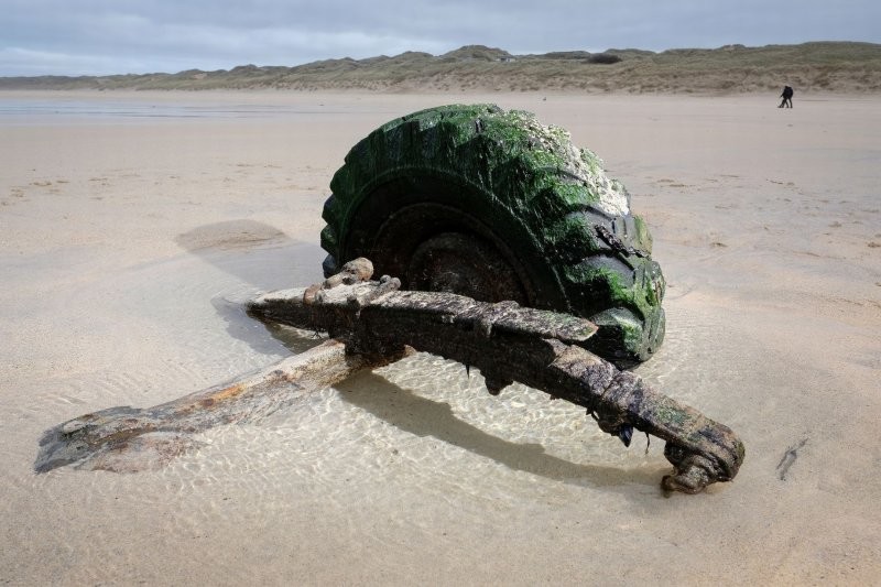 Land Rover «выглянул» из песка через 31 год после того, как застрял на пляже в Великобритании