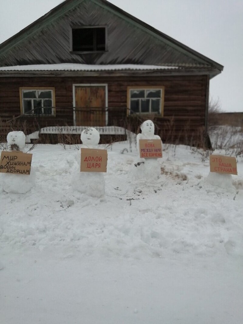 В Архангельской области разогнали пикет снеговиков