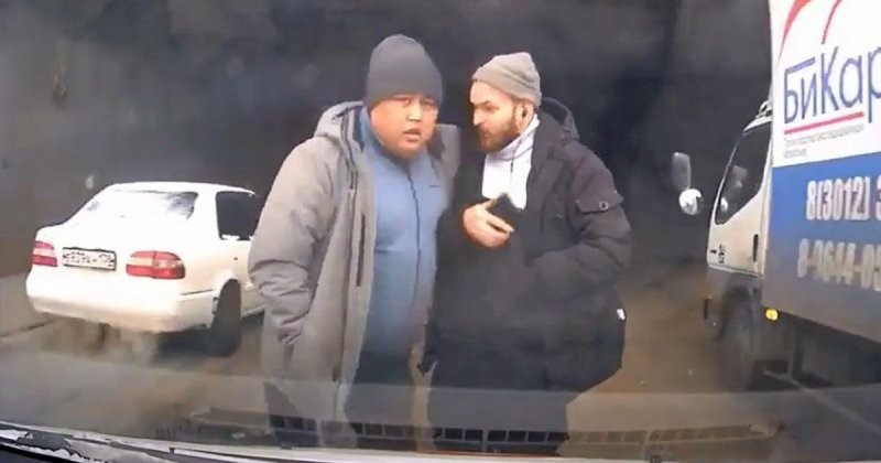 Боевой бурят на «Камри»: в Улан-Удэ виновник ДТП набросился на водителя