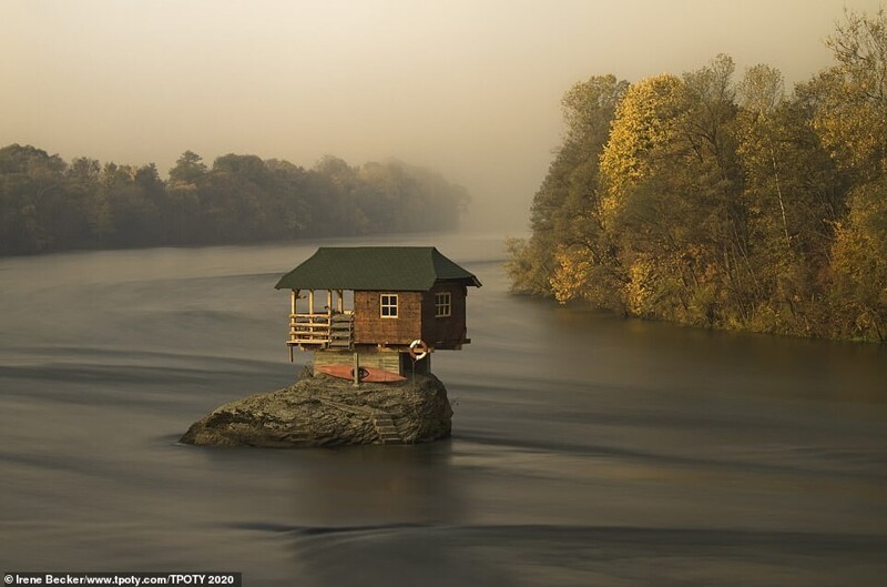 Ирен Бекер, Венгрия - "Дом на реке Дрина, Сербия"