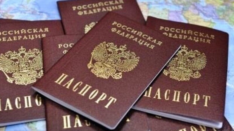 Экс-депутат Рады назвал нацизмом инициативу сажать в тюрьму за российский паспорт