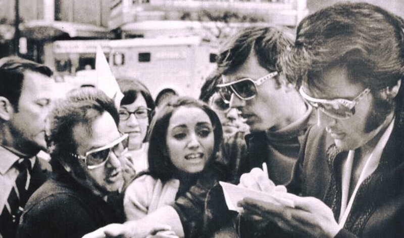 17-летняя Мадонна жаждет автограф Элвиса, 1975 год