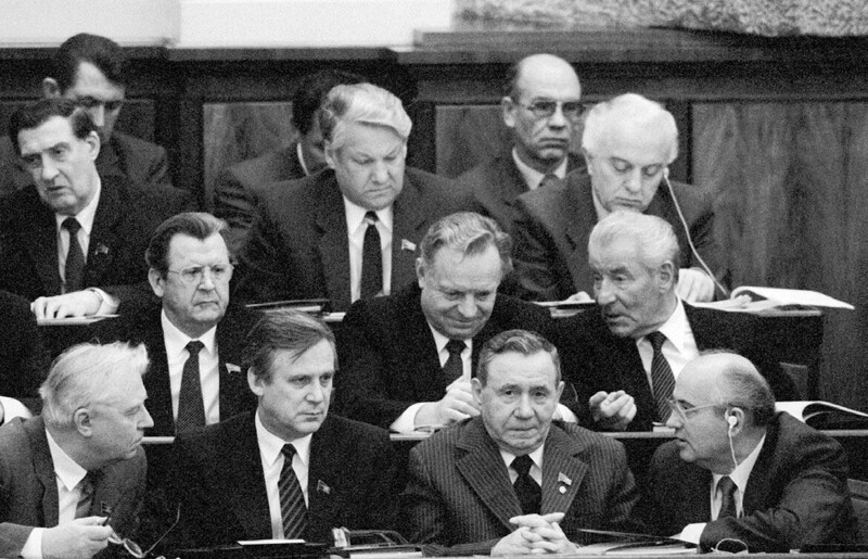 Коллеги по Политбюро на заседании Верховного Совета СССР, ноябрь 1986.