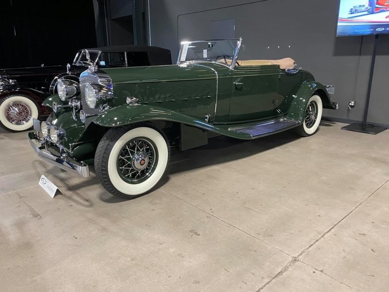 8. Cadillac V-16 Convertible Coupe by Fisher 1932 года продан за $1,022,500 (81 100 000 руб.)