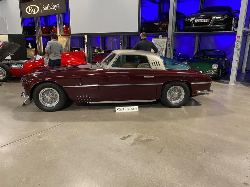 4. Ferrari 375 America от Vignale 1954 года продана за $2,557,000 (194 700 000 руб.).