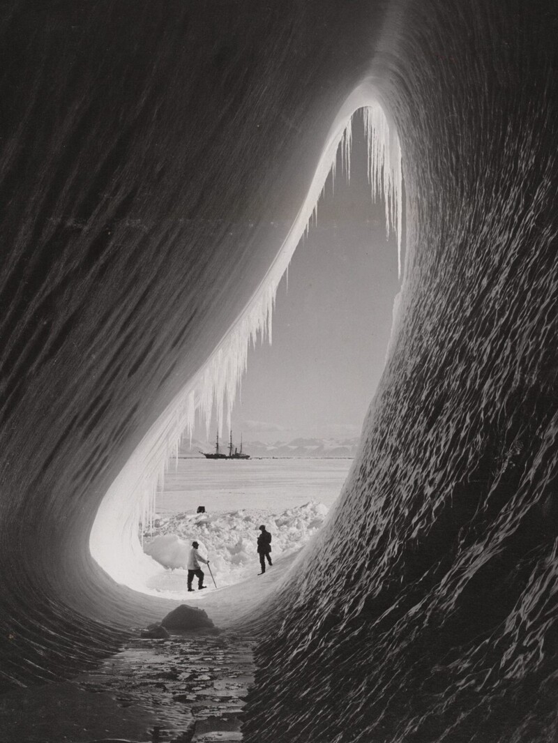 28. Грот в айсберге, 1911 г.