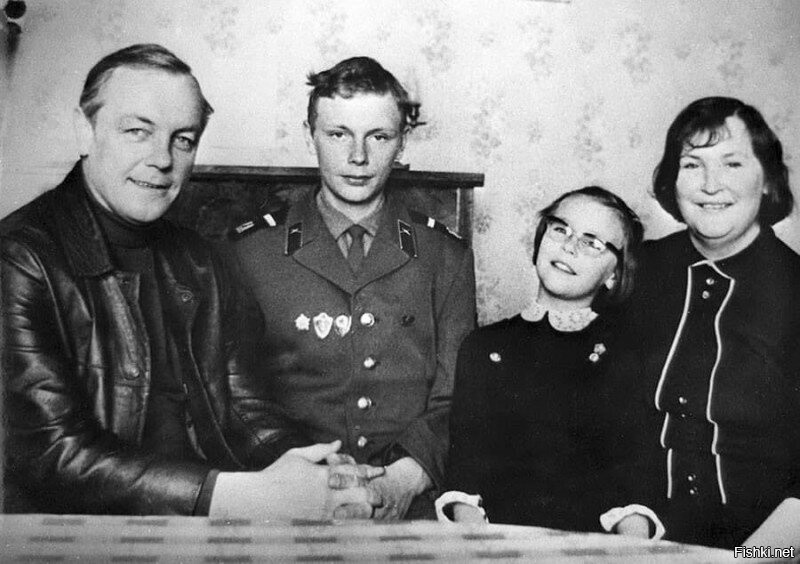 Кирилл Лавров с женой Валентиной, сыном Сергеем и дочкой Машей, 1970-е гг