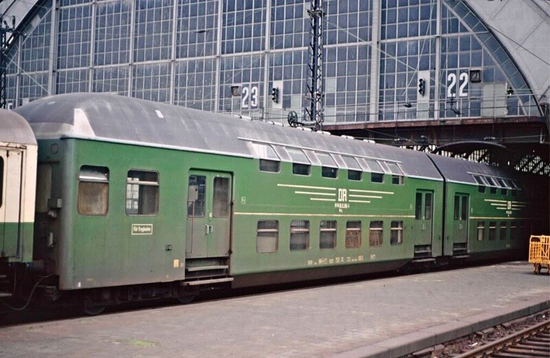Пригородный поезд из двухэтажных вагонов, 29 июня 1991 года, Лейпциг Такие вагоны поставлялись в СССР, но в СССР они не прижились