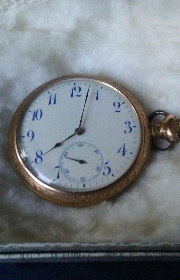 "Карманные часы дедушки моего деда, которые прошли через Первую мировую войну, и до сих пор работают!"