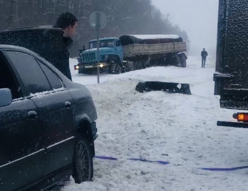 «Кармой машины я цепляю снег,» — автомобилист на BMW вылетел с трассы