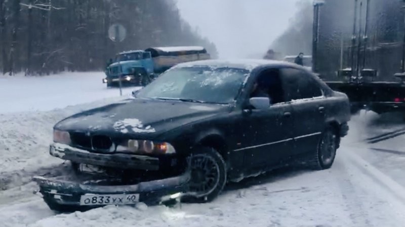 «Кармой машины я цепляю снег,» — автомобилист на BMW вылетел с трассы