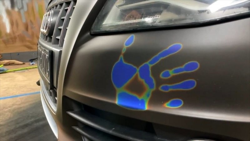 Термочувствительная краска: посмотрите, как эта Audi A4 меняет цвет от прикосновения