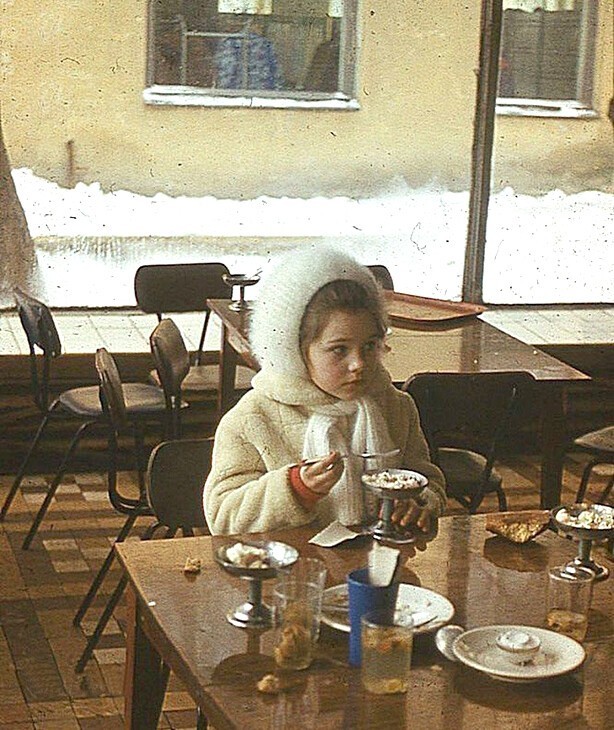 Кафе-мороженое. Эх детство моего чистые глазёнки...