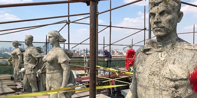 На площади Гагарина в Москве завершили реставрацию скульптур