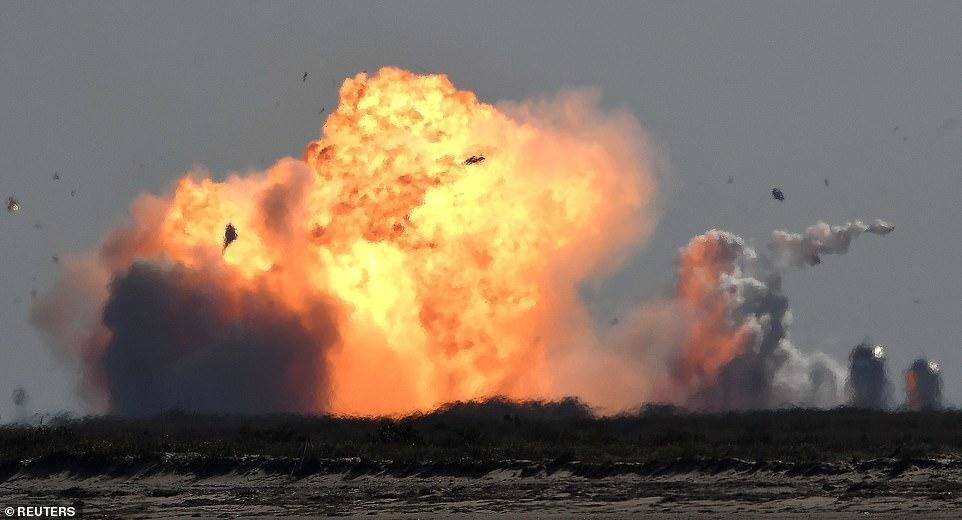 Кина не будет: еще одна ракета Илона Маска взорвалась при посадке