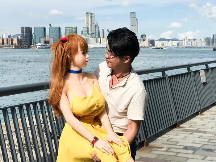 Житель Гонконга сделал предложение резиновой подрружке