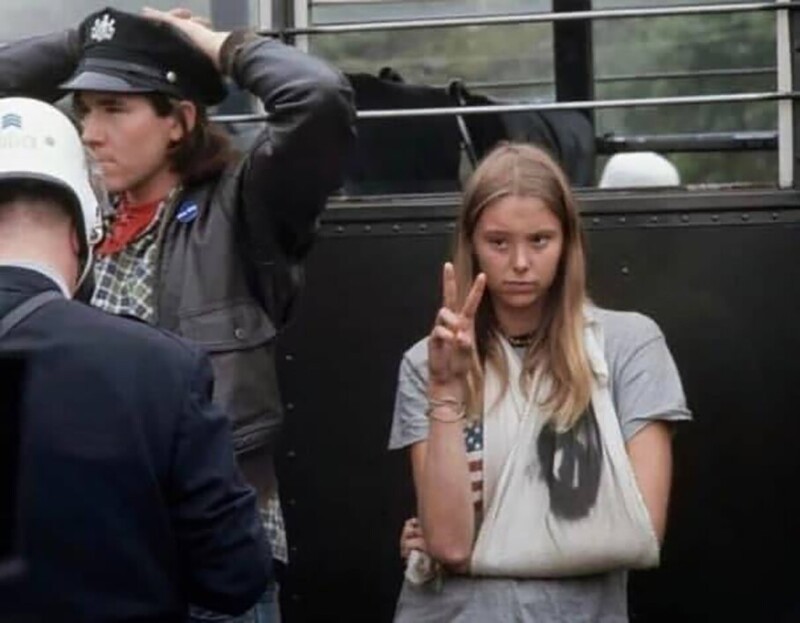 Арестованные участники протестов против войны во Вьетнаме, США, 1971 год